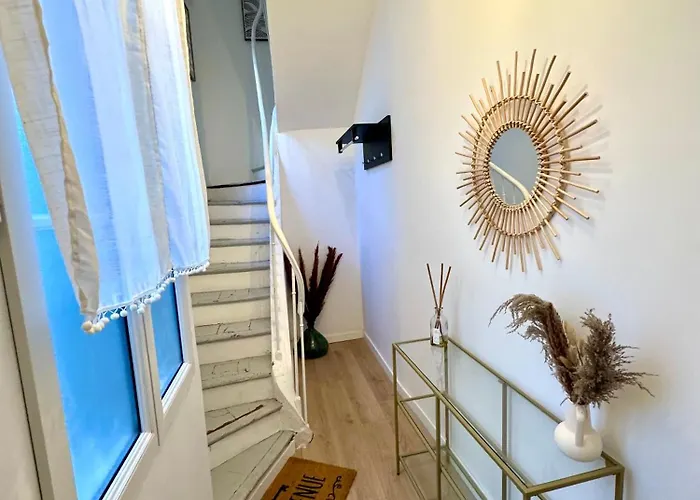 Appartement Deux Pièces En Plein Centre-ville De *