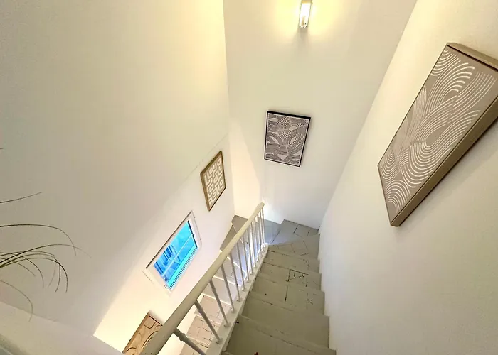 Appartement Deux Pièces En Plein Centre-ville De *